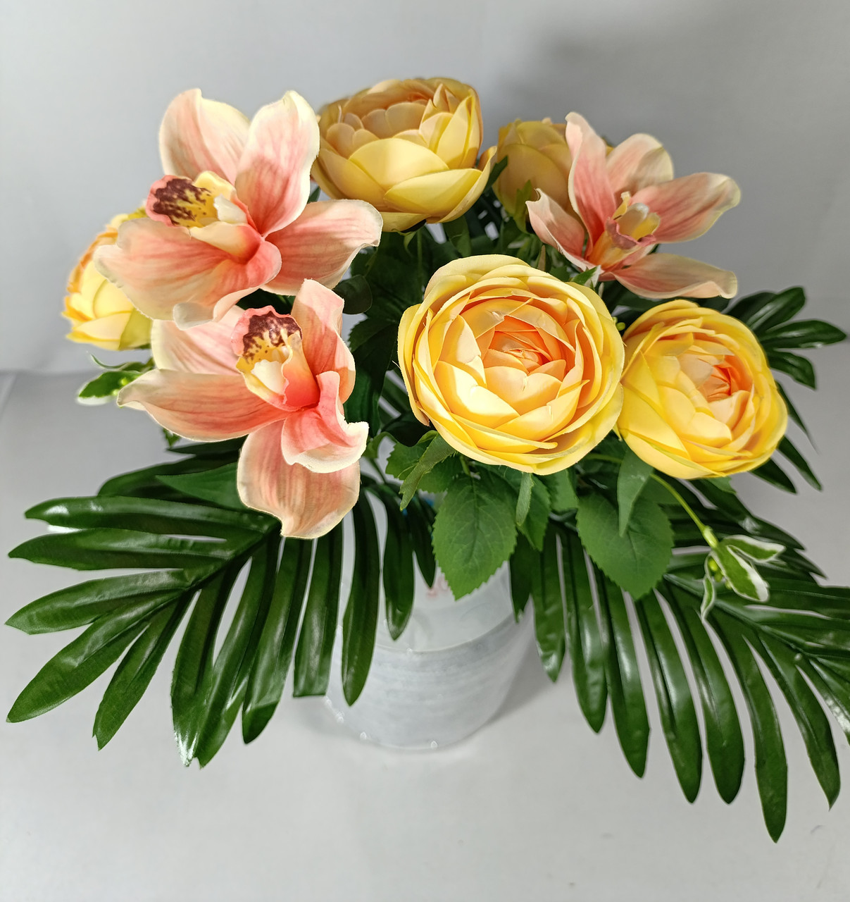 Букет орхідеї та піон √10, 9 голов , висота букету 50 см