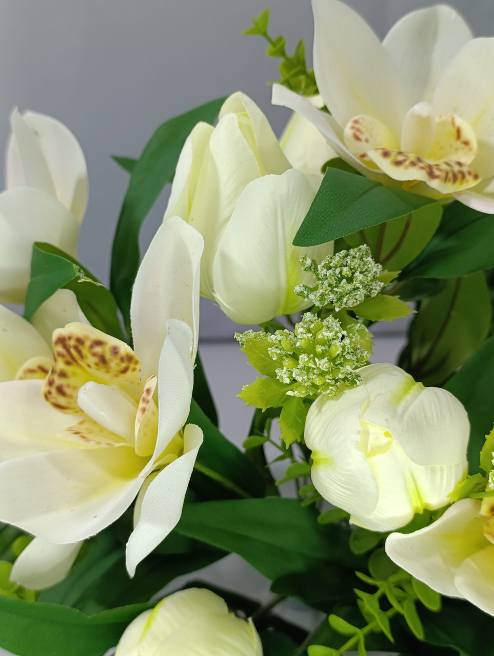 Букет тюльпан  та орхідеї √15, 10 голов , висота букету 40 см