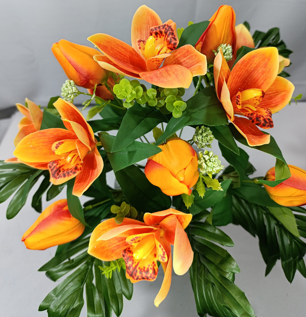 Букет тюльпан  та орхідеї √15, 10 голов , висота букету 40 см